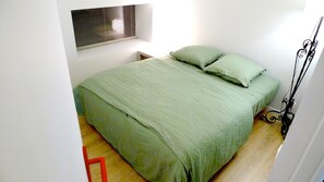 2 bedrooms, WiFi, bed sheets