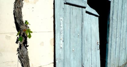 Cottage 65m2 - 2 bedrooms - sleeps 4 - Terrace-Garden - Linen and cleaning included