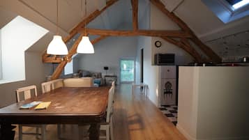 Fernseher, Tischtennisplatte