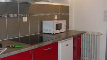 Køleskab, mikrobølgeovn, ovn, kogeplade