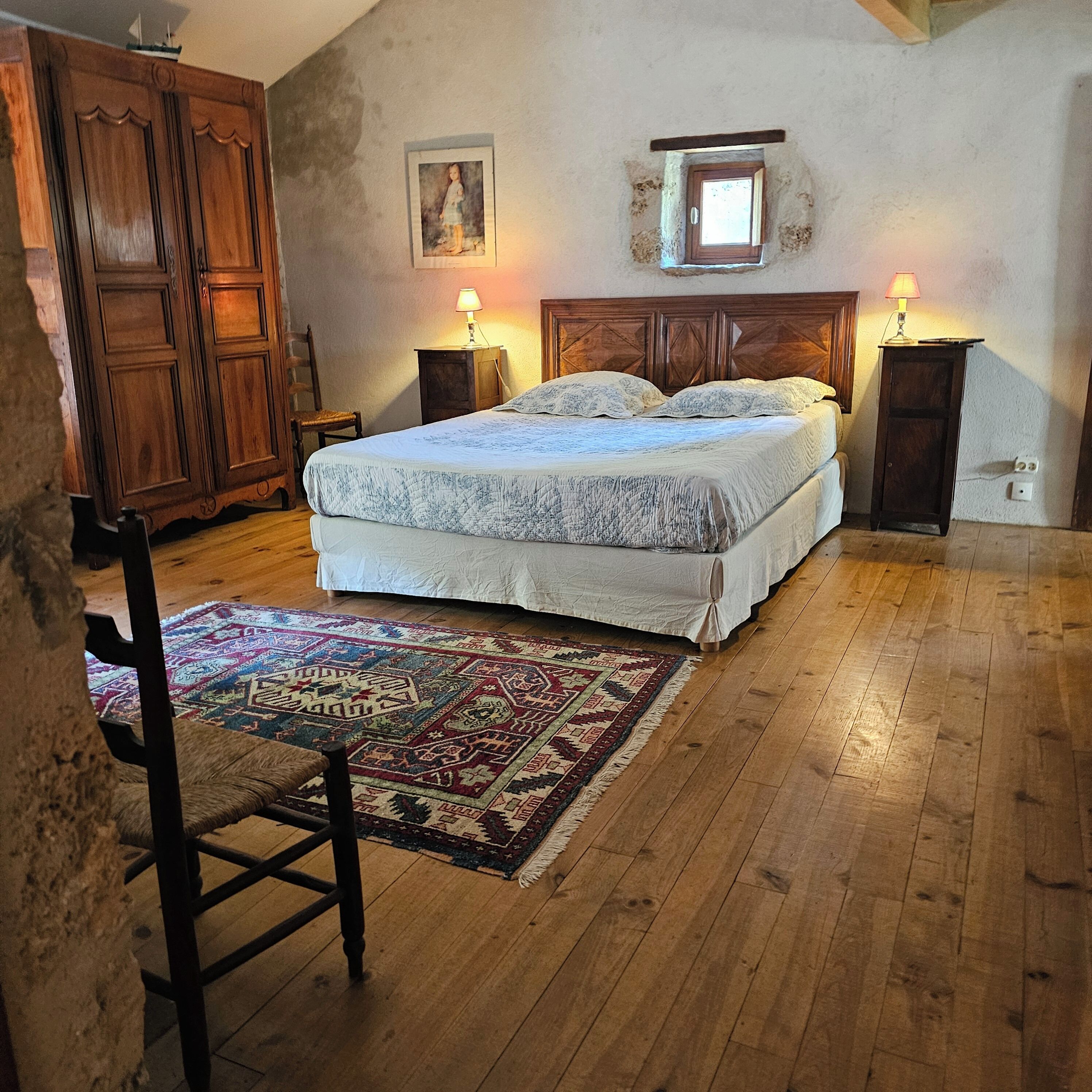 5 bedrooms, iron/ironing board, bed sheets