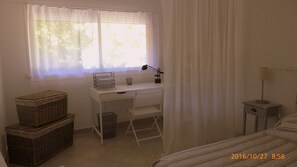 2 bedrooms, iron/ironing board, travel cot, free WiFi