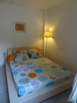 Iron/ironing board, WiFi, bed sheets - all the seaside pleasures at a very affordable price. (Saint-Leu)