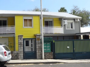 Exterior - all the seaside pleasures at a very affordable price. (Saint-Leu)