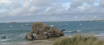 Small fisherman's cottage with enclosed garden 800 m from sandy beaches