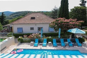 Pool - Detached villa with forest views, 6km from St Martin d'Ardeche. (Saint-Paulet-De-Caisson)