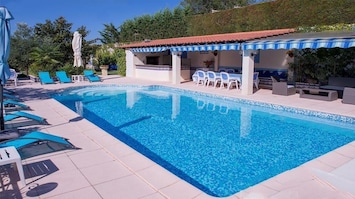 Piscine et Pool House !