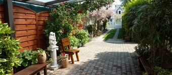 700m from St Malo beach: beautiful, quiet villa with garden