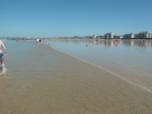 À 700m de la plage de St Malo : belle villa au calme avec Jardin
