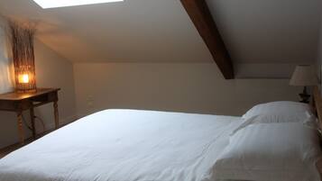 4 bedrooms, soundproofing, iron/ironing board, free WiFi