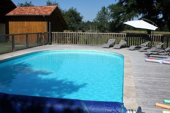 Alberca al aire libre y alberca climatizada