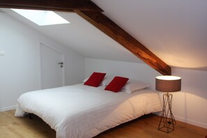 4 habitaciones, insonorización y tabla de planchar con plancha 