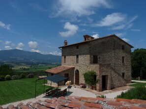 Exterior - Farmhouse, private garden and fenced swimming pool on Tuscany-Umbria  border (Città della Pieve)