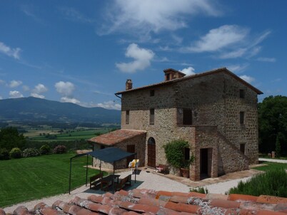 Farmhouse, private garden and fenced swimming pool on Tuscany-Umbria  border