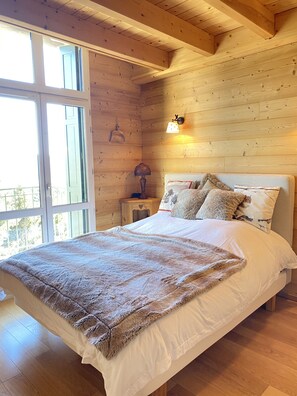 4 bedrooms, iron/ironing board, WiFi, bed sheets - Superb chalet apartment with views of the Cerdagne - 3 minutes from the cable cars (Font-Romeu-Odeillo-Via)