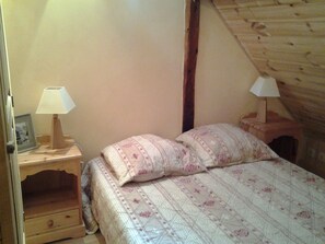 2 quartos, ferros/tábuas de passar roupa, Wi-Fi de cortesia