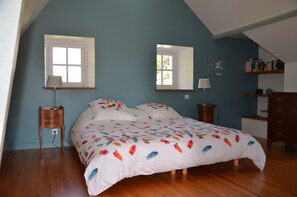 3 slaapkamers, een bureau, een strijkplank/strijkijzer, wifi