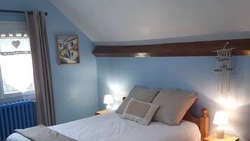 2 bedrooms, iron/ironing board, free WiFi, bed sheets