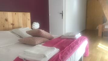 2 Schlafzimmer, Schreibtisch, Bügeleisen/Bügelbrett, kostenloses WLAN