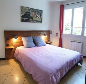 3 bedrooms, iron/ironing board, travel crib, free WiFi