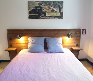 3 bedrooms, iron/ironing board, travel cot, free WiFi