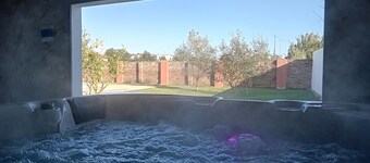 Incantevole villa in stile portoghese su un unico livello con piscina privata