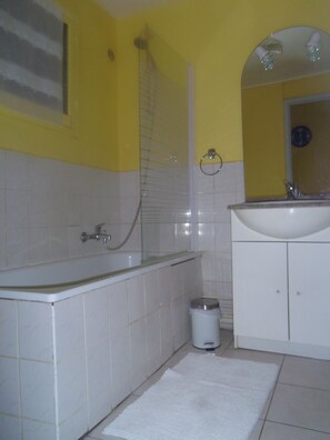 Bathtub, hair dryer, towels, soap