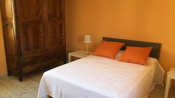 2 chambres, fer et planche à repasser, lit parapluie, Wi-Fi