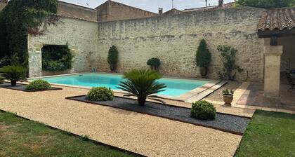 Charming house completely renovated with swimming pool in the heart of the village for 4 people
