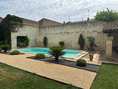 Charming house completely renovated with swimming pool in the heart of the village for 4 people