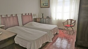 5 bedrooms, desk, iron/ironing board, free WiFi