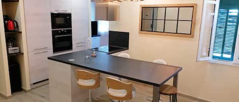 雪櫃、微波爐、焗爐、爐具