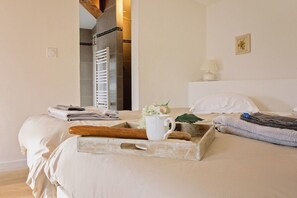 4 chambres, fer et planche à repasser, lit parapluie, Wi-Fi gratuit