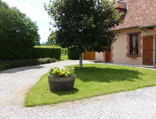 COUNTRY GITE CHARACTER HOUSE WITH HEATED OUTDOOR POOL