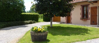 COUNTRY GITE CHARACTER HOUSE WITH HEATED OUTDOOR POOL