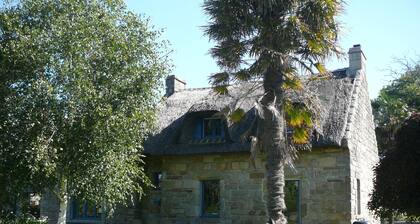 Maison chaumiere Ă Concarneau a 5km de la plage
