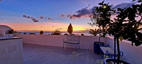 SUPERBE appt/2 chambres/3 lits/2WC/2 SdeB/clim/piscine/vue pano mer château    