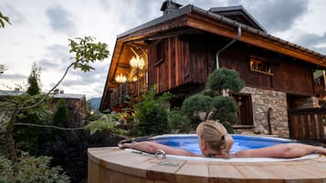 Bain à remous extérieur