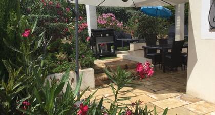 30m de la Plage, Maison climatisée, vue Mer, jardin clos, idéal famille