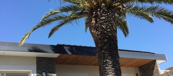 30m from the beach, air-conditioned house, sea view, enclosed garden, ideal for families