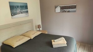 1 bedroom, desk, iron/ironing board, free WiFi - T2 ground floor East Cannes, close to the beach of the Hotel Martinez (Cannes)