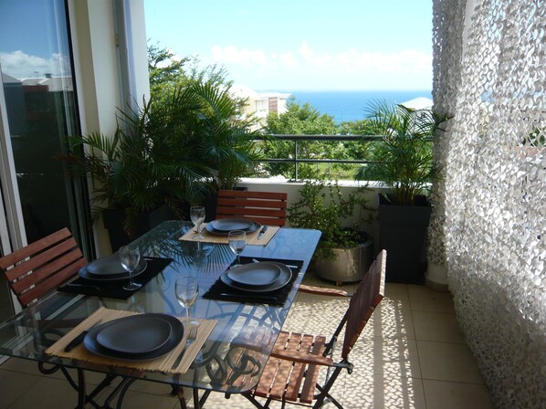 Dining - Appt "Longanis" St-Gilles Les Bains - T3 pleasant and quiet sea view - 4 pers (Unknown)