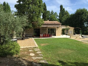 المنشأة من الخار ج