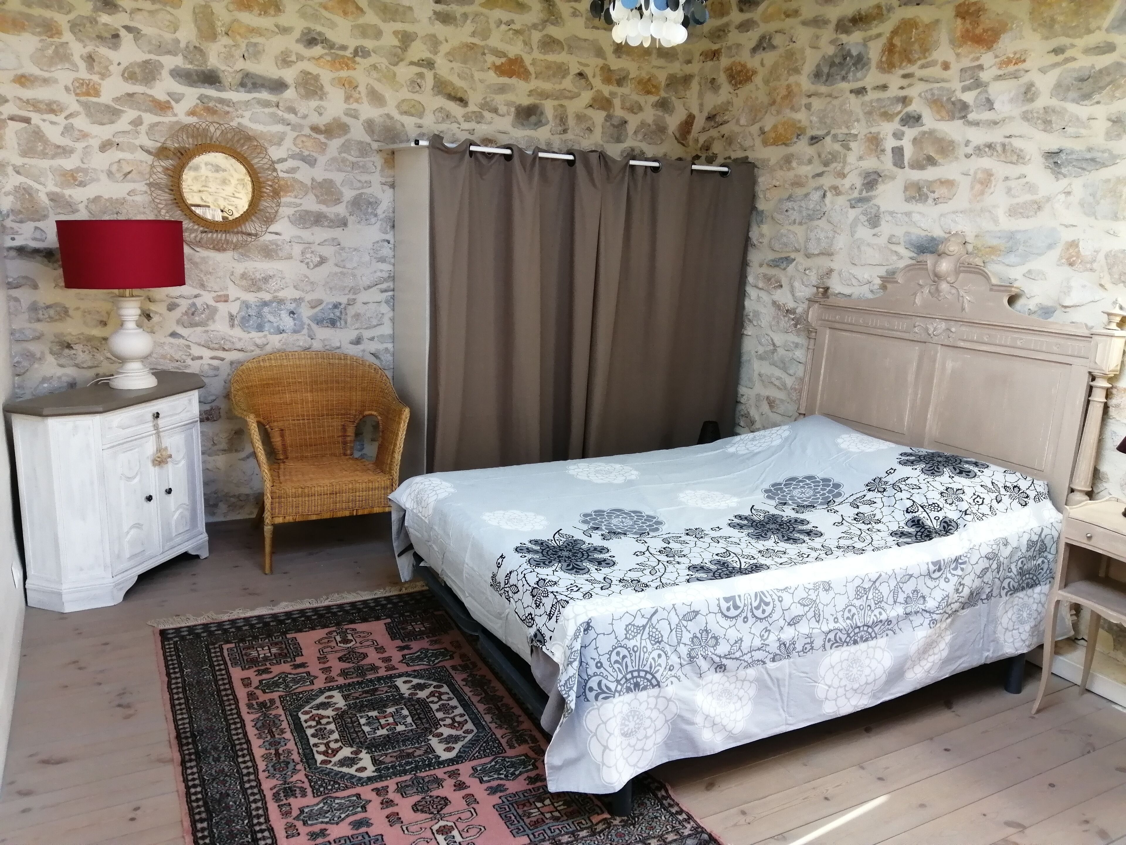 4 bedrooms, iron/ironing board, WiFi (free)