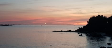 Una spiaggia nelle vicinanze