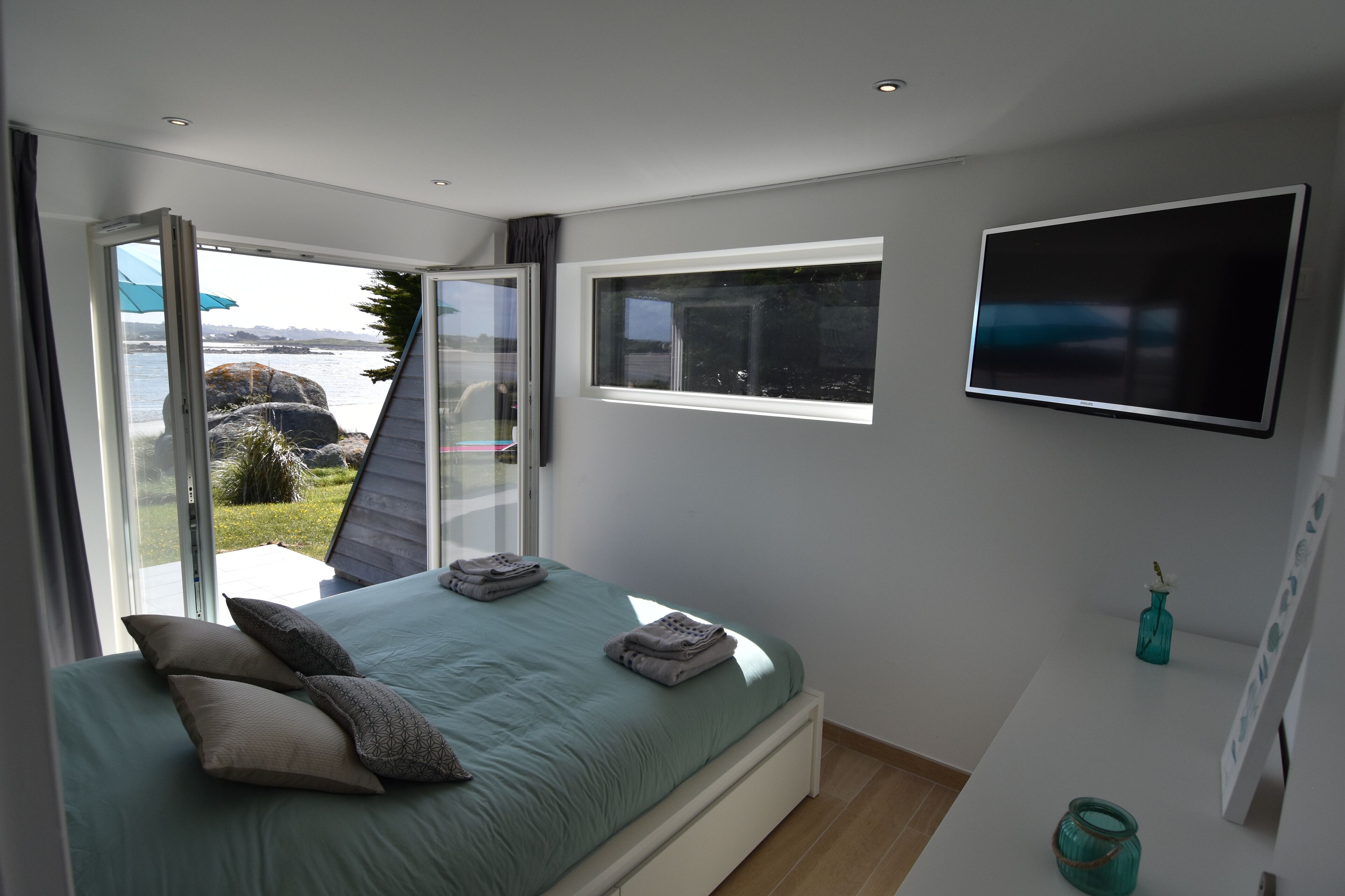 3 slaapkamers, een strijkplank/strijkijzer, gratis wifi, beddengoed