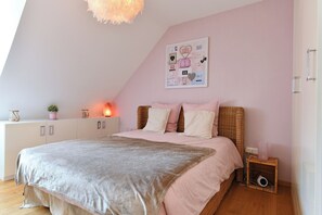 2 bedrooms, desk, iron/ironing board, free WiFi