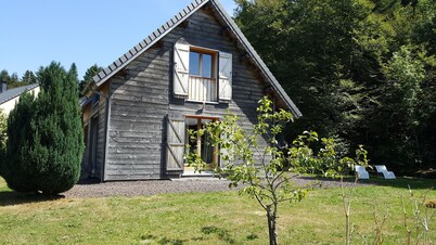 Encantador chalet con todas las comodidades a 15 minutos de las pistas, a 300 metros del lago, tiendas a 5 minutos