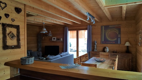 Charming chalet with all comfort at 15min from the slopes, 300m from the lake, shops at 5min