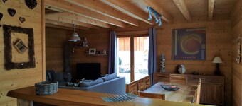 Chalet di charme con tutti i comfort a 15 minuti dalle piste, a 300 metri dal lago, negozi a 5 minuti